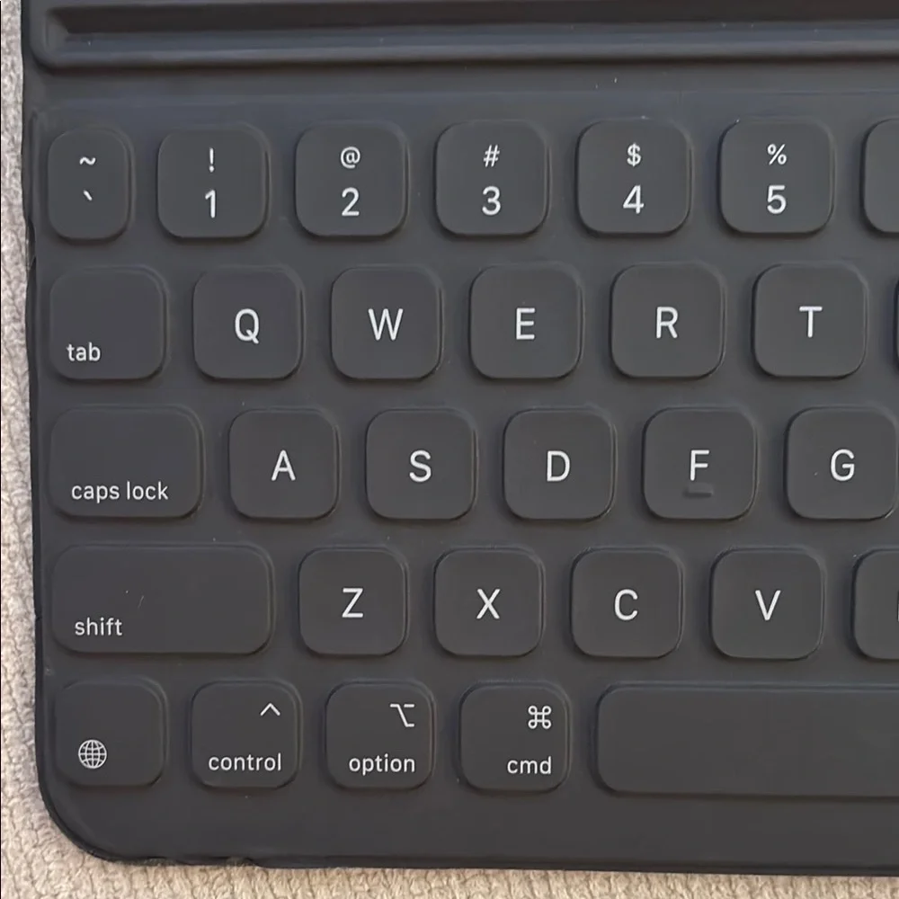 USED Apple Pencil 2 and Apple iPad Pro keyboard for 11 inch 2018 iPad Pro